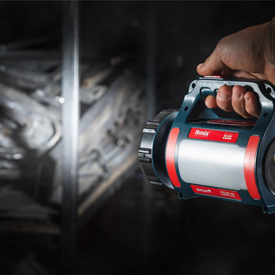 LINTERNA SPOT CON LUZ PARA ACAMPAR DE 300 LUMENS