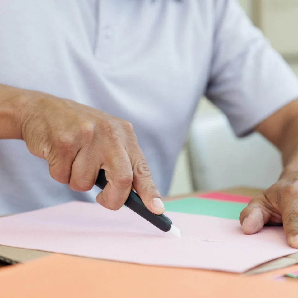 CUCHILLA CARCASA PLASTICA DELGADA AUTO-RETRACTIL SLICE