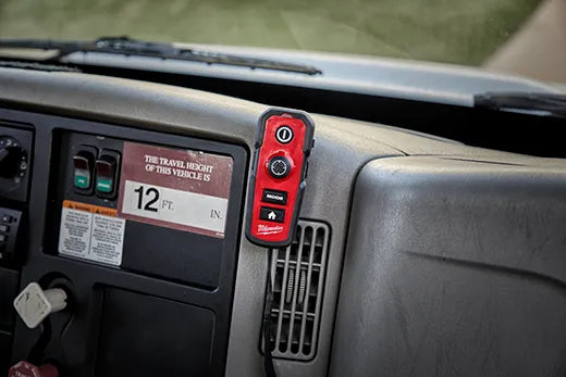 LAMPARA 'SEARCH' M18 CON BASE MAGNETICA Y CONTROL REMOTO (NO INCL. BAT)