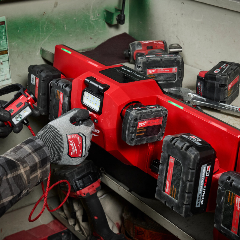 CARGADOR RÁPIDO PARA CAJAS DE CONEXIONES M18™ Y M12™