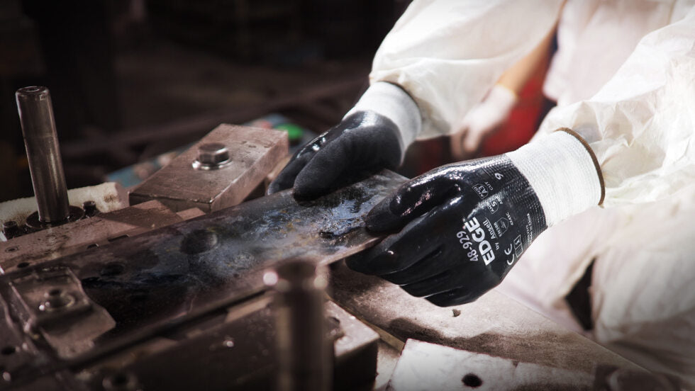 GUANTES EDGE 48-929 CON DORSO DE NITRILO Y RECUBRIMIENTO DE NITRILO RUGOSOEN PALMA