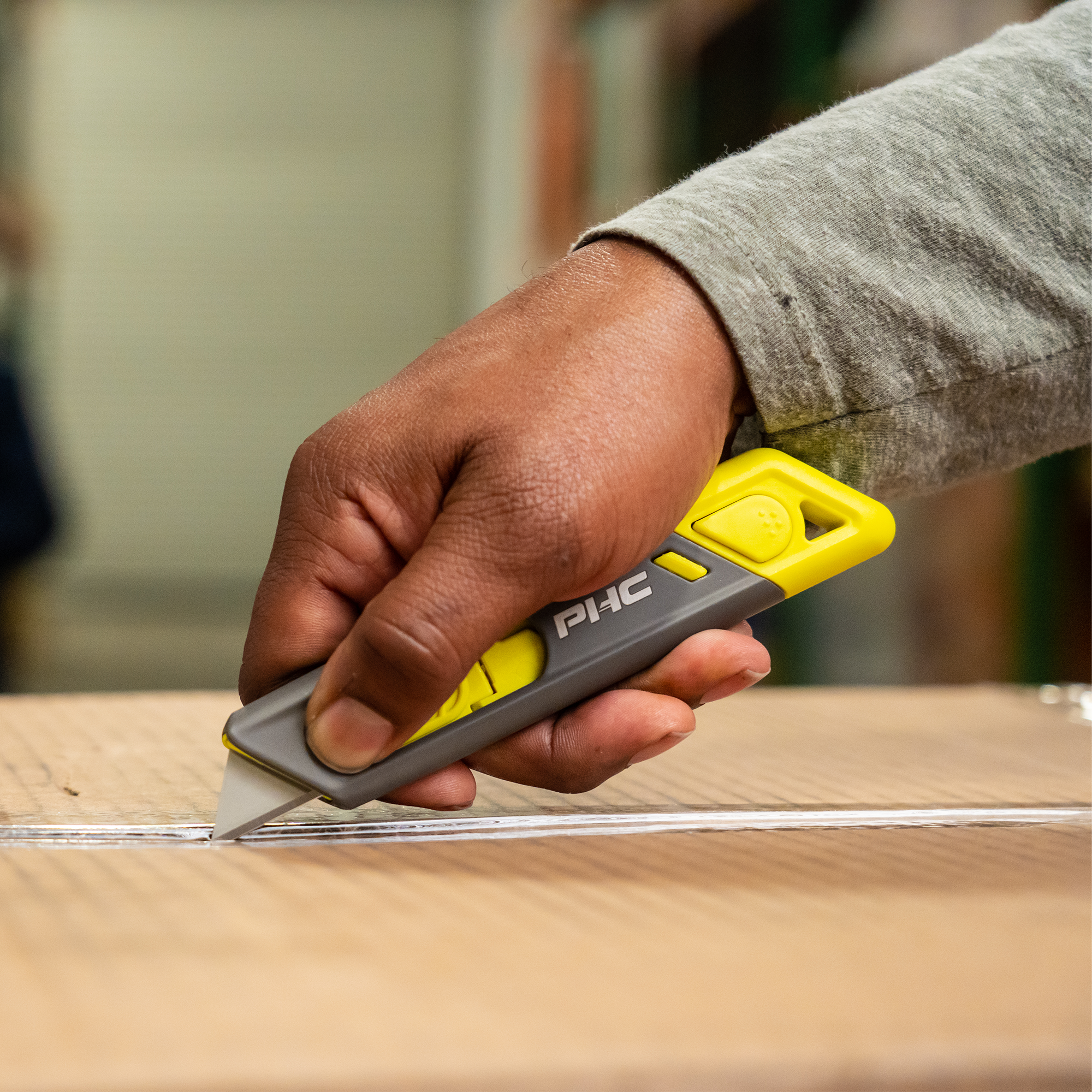 CUCHILLA DE SEGURIDAD CARCASA DE METAL AUTORETRACTIL METTI