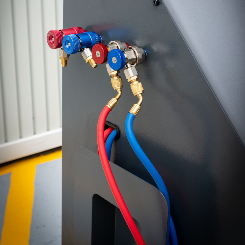 SISTEMA DE MANIPULACIÓN DE REFRIGERANTE PARA A/C DE AUTOMÓVIL - GAS DUAL (R‑134A Y R‑1234YF)