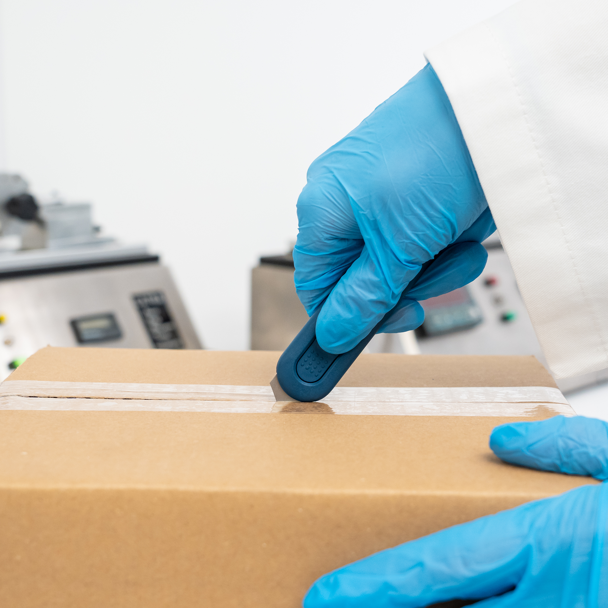 CUCHILLA DE SEGURIDAD DESECHABLE AUTORETRACTIL VOLO METAL DETECTABLE PHC