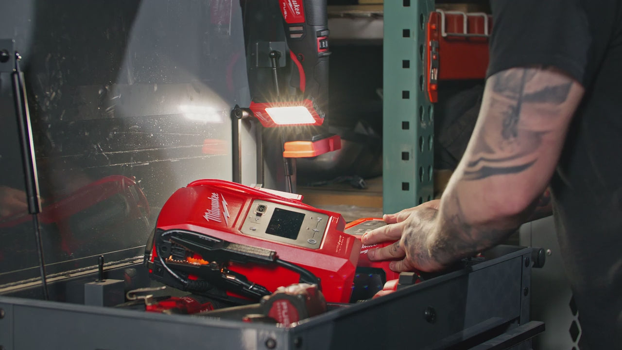 Cargar vídeo: ARRANCADOR DE BATERIAS M18 HOT-SHOT (HERRAMIENTA SOLA)